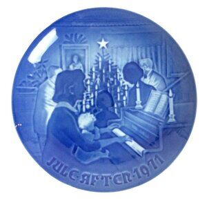 Bing & Grondahl Copenhagen Porcelain 1971 Christmas At Home Plate Denmark w/Box